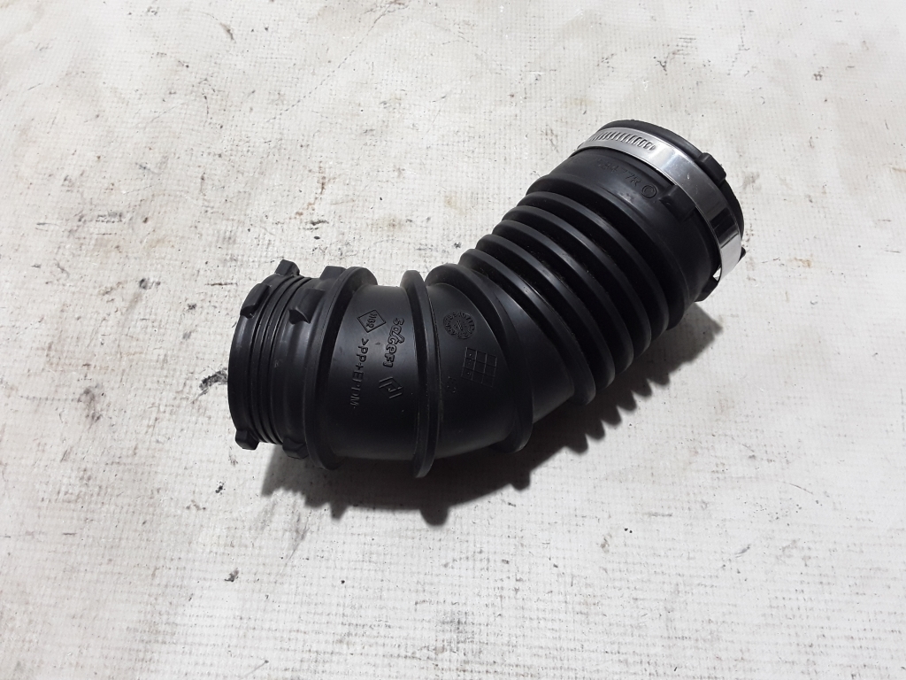 Used Dacia Duster Air intake hose 165758477R