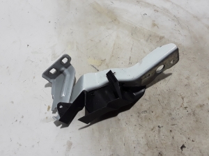  Engine cover hinge 