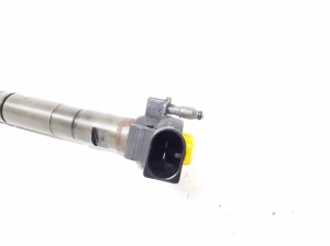  Fuel injector 