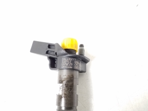  Fuel injector 