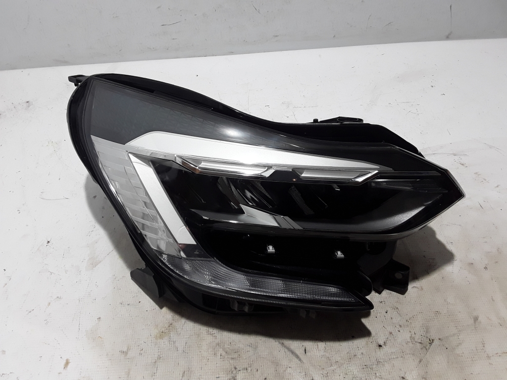 Used RENAULT Captur Headlights 260104095R