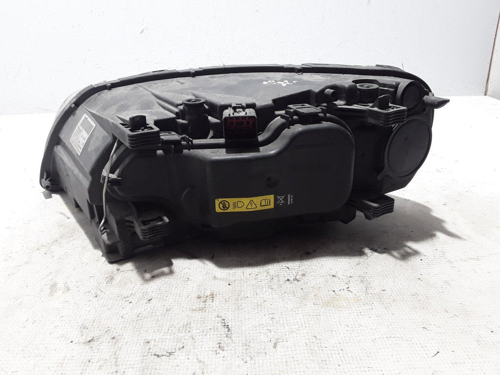 VOLVO V70 3 generation (2007-2020) Front Right Headlight 31214348 21060066