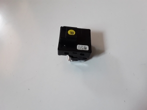 AUDI TT (2014–2026) Front door glass switch 8V0959851C - 2