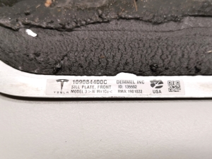 Tesla Model 3 3 (2016–2024) Inner sill trim 109084400C - 2