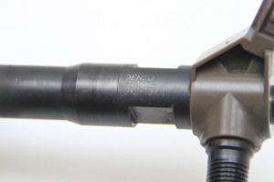  Fuel injector 