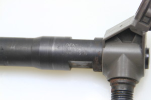  Fuel injector 