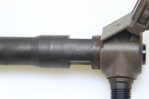  Fuel injector 