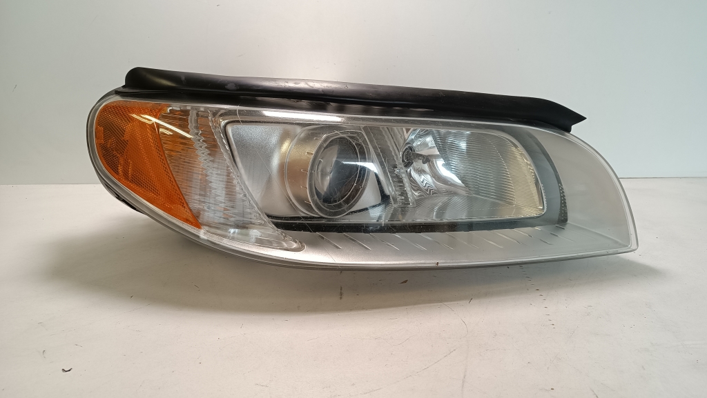 VOLVO V70 3 generation (2007-2020) Front Right Headlight 31214348 18803763