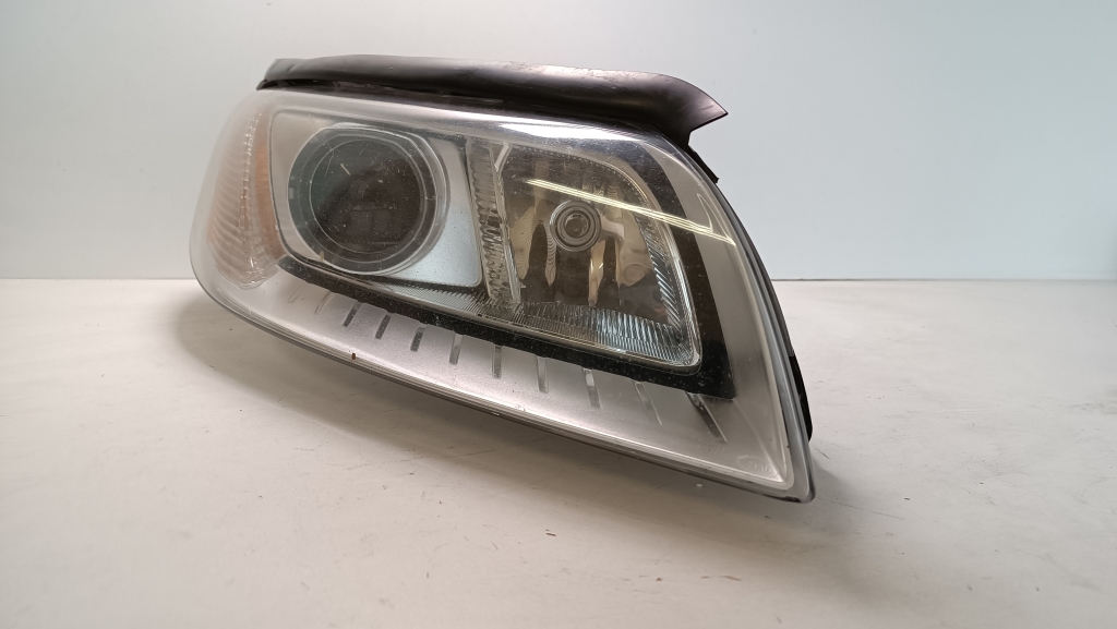 VOLVO V70 3 generation (2007-2020) Front Right Headlight 31214348 18803763