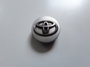 TOYOTA Auris E18 (2012–2018) Nabenkappe 4260302201