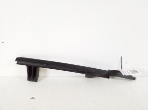 Rear side door glass slide - 835453Z000