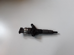  Fuel injector 