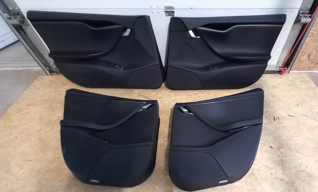 Tesla Model S S (2012–2026) Salons un tā detaļas Tesla Model S S (2012–2026) Salons un tā detaļas