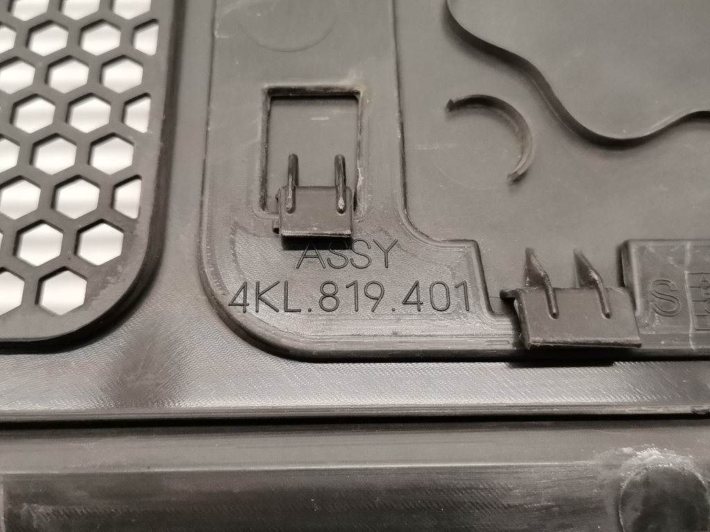AUDI e-tron 1 generation (2018-2024) Priekinių valytuvų apdailos plastmasė (valytuvų apdaila) 4KL819401 21188655