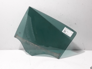 Tagumise külgukse klaas - 823011727R