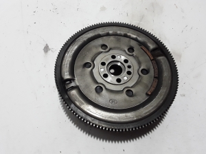  Clutch flywheel 