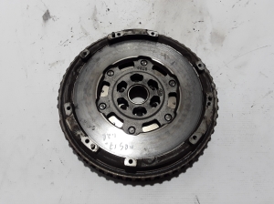  Clutch flywheel 