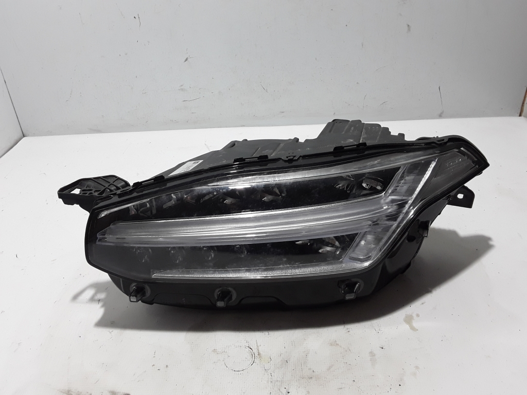 Used VOLVO XC90 Headlights 31655774