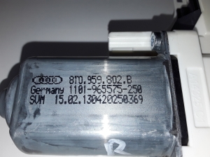 AUDI A5 (2007–2016) Front door window regulator motor 8T0959802R - 2