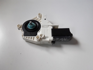 AUDI A5 (2007–2016) Front door window regulator motor 8T0959802R - 3