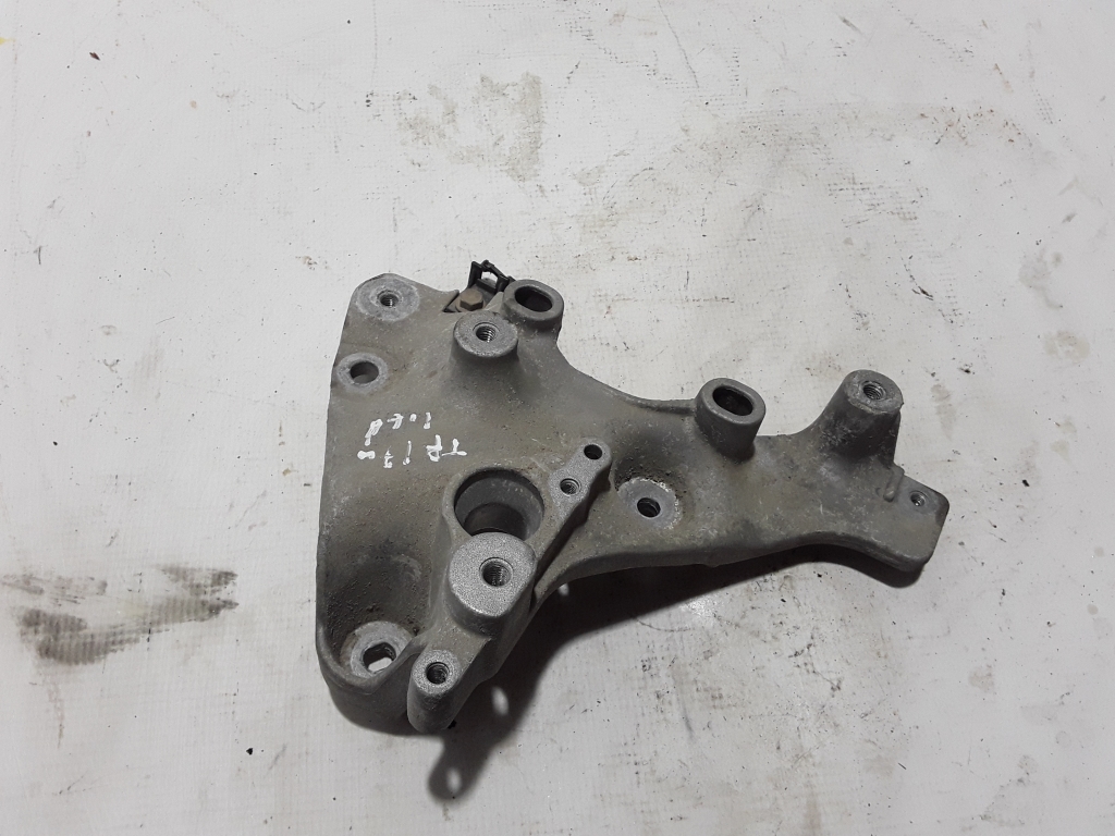 RENAULT Trafic 3 generation (2014-2023) Gearbox Mount Bracket 648606762R 21061715