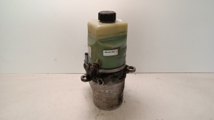 Ford Focus (2004–2011) Power steering pump 4M513K514CC - 3