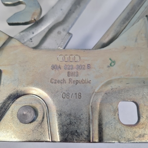 AUDI Q5 (2017–2026) Kapoti hing 80A823302B - 2