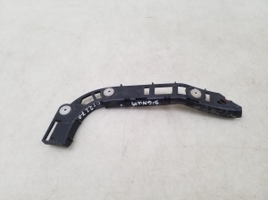 Rear bumper bracket - 24412824