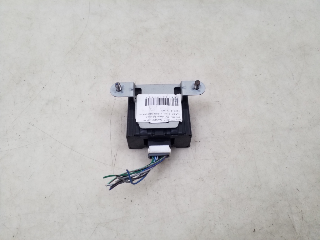 MITSUBISHI Pajero 3 generation (1999-2006) Central locking control unit MR305675 24975462