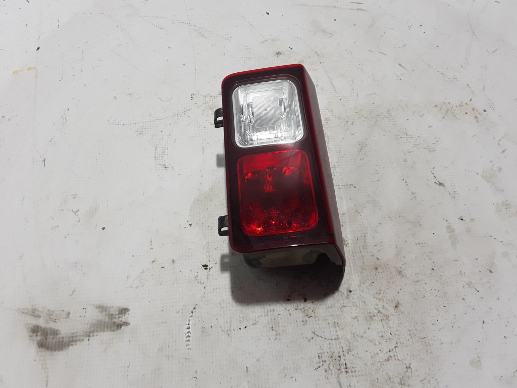 Used RENAULT Trafic Rear fog lamp 265548758R