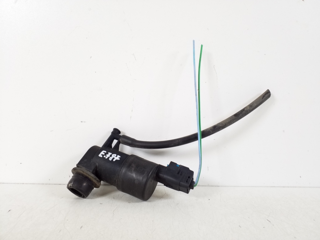 Used Dacia Duster Front window washer motor 9641553880