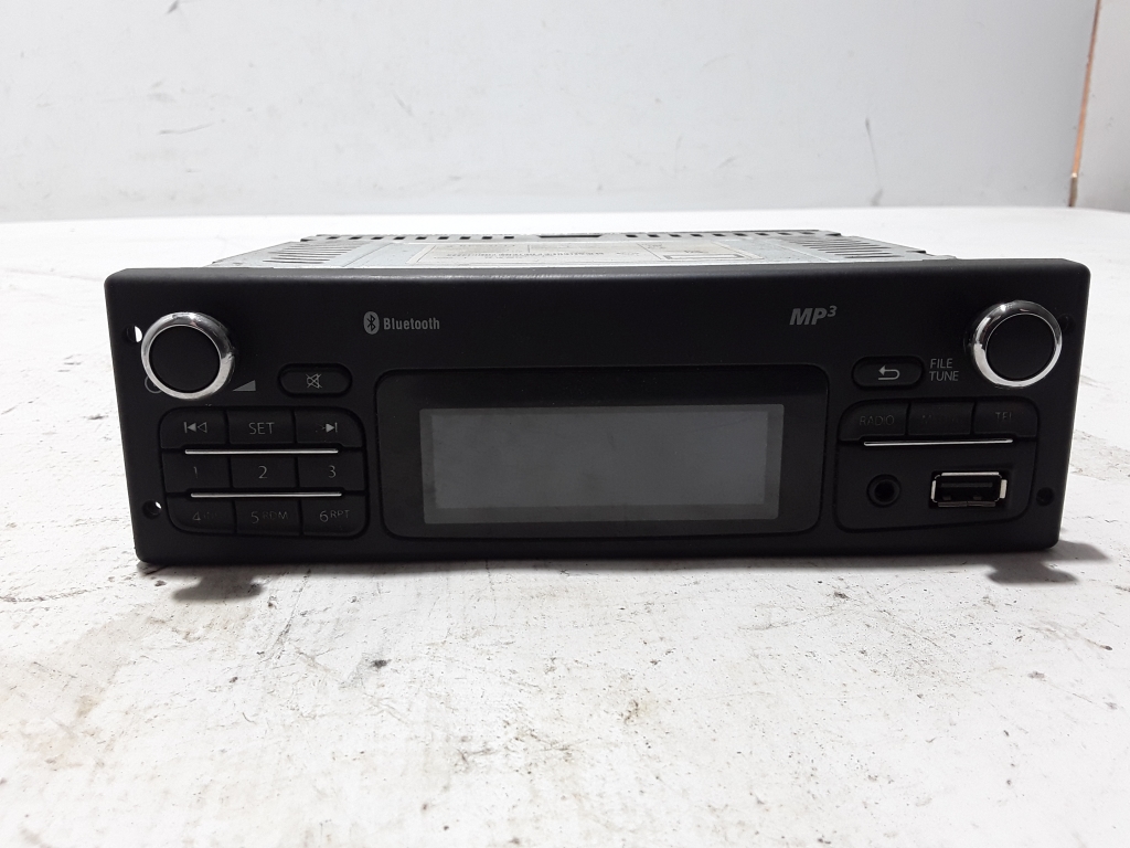 Used RENAULT Master Cassette player 281153763R