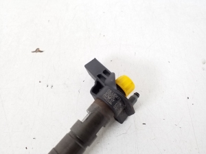  Fuel injector 