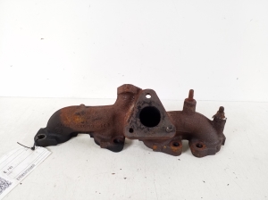  Exhaust manifold 