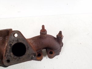  Exhaust manifold 