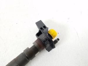  Fuel injector 