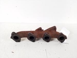  Exhaust manifold 