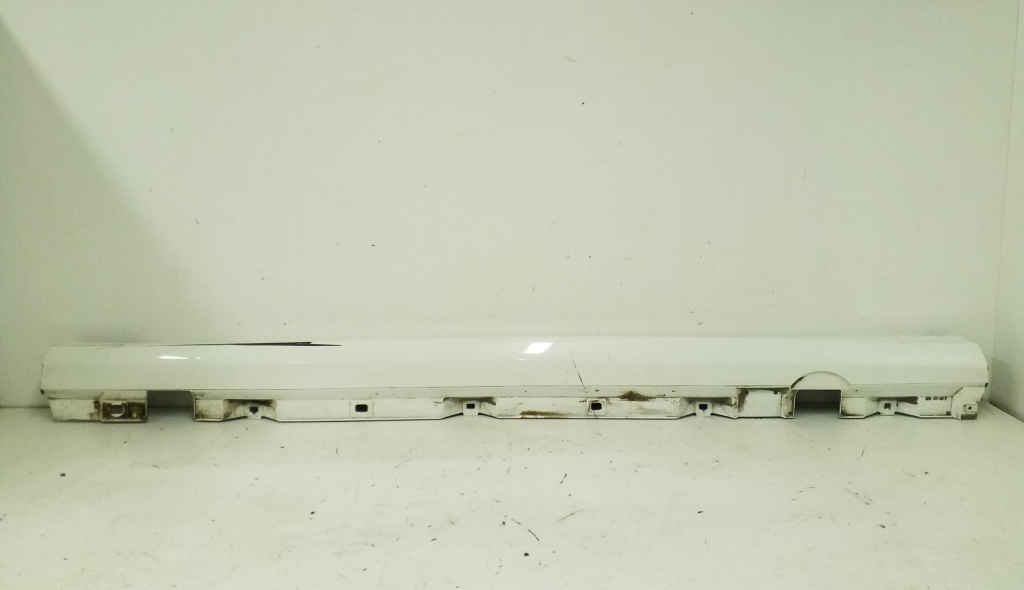 MERCEDES-BENZ A-Class W177 (2018-2024) Vasemman puolen muovinen sivuhelman kansi A1776904301 24975239