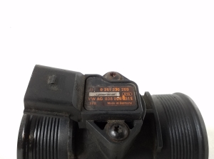 Volkswagen Touran T5 (2003–2015) Mass air flow sensor 7E0145958A - 4