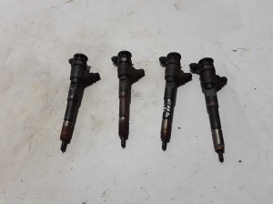  Fuel injector 