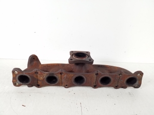  Exhaust manifold 