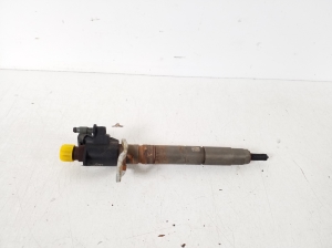  Fuel injector 