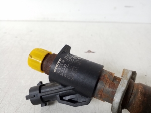  Fuel injector 