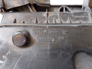 Peugeot 5008 (2009–2016) Luftfiltergehäuse 9673061080 - 3