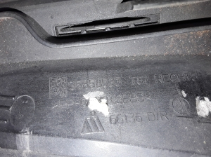Peugeot 5008 (2009–2016) Esiklaasi piilari välimine liist 96858533 - 2