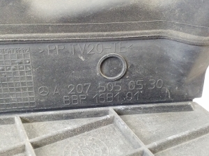 Mercedes Benz E-Class W207 (2009–2017) Luftleitblech für den Kühler A2075050530 - 4