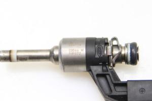  Fuel injector 