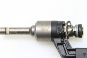  Fuel injector 