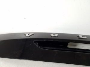  Trunk lid strap 