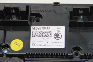 Skoda Octavia III (2013–2019) Heater control panel 5E0907044K - 4